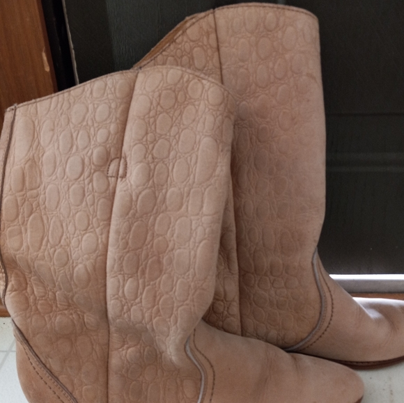 Boots - Picture 2 of 4